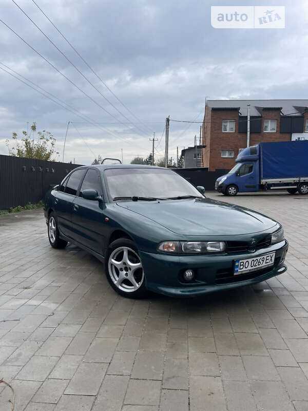 Седан Mitsubishi Galant 1996 в Почаеве