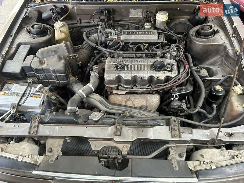 Седан Mitsubishi Galant 1992 в Львове