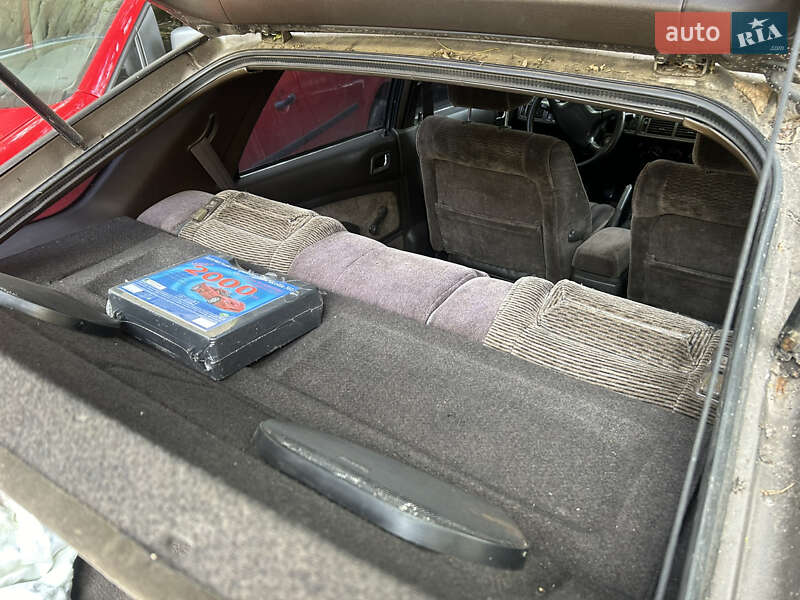 Седан Mitsubishi Galant 1992 в Львове