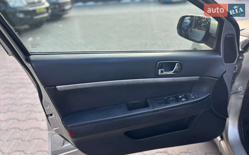 Седан Mitsubishi Galant 2008 в Черновцах