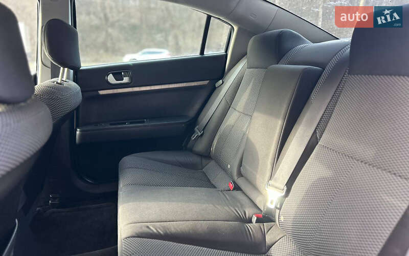 Седан Mitsubishi Galant 2008 в Черновцах