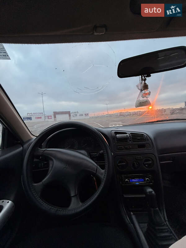 Седан Mitsubishi Galant 1993 в Одесі