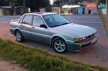 Седан Mitsubishi Galant 1988 в Фонтанке