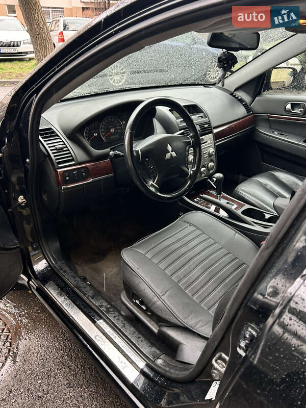 Седан Mitsubishi Galant 2009 в Решетиловке