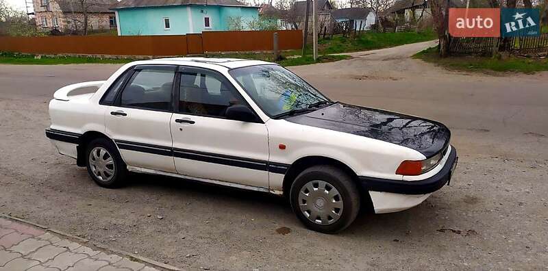 Седан Mitsubishi Galant 1988 в Саврани