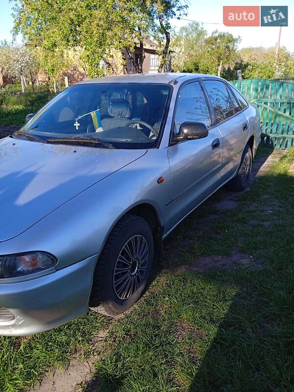 Ліфтбек Mitsubishi Galant 1993 в Іллінцях