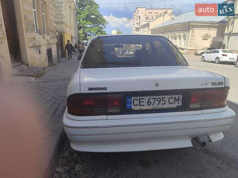 Седан Mitsubishi Galant 1992 в Черновцах