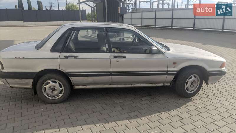 Седан Mitsubishi Galant 1988 в 