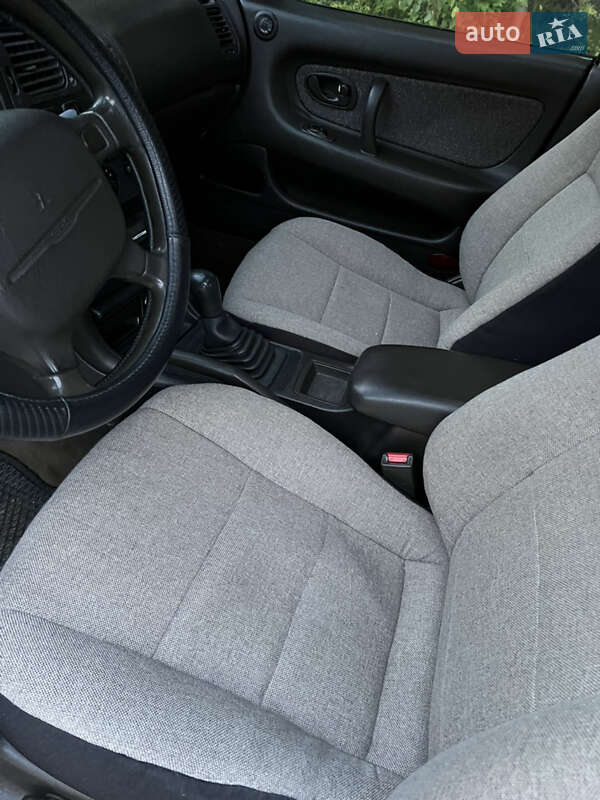 Лифтбек Mitsubishi Galant 1993 в Львове