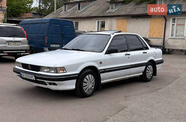 Седан Mitsubishi Galant 1990 в Киеве