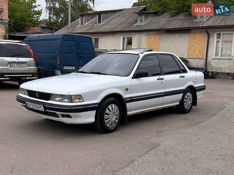 Седан Mitsubishi Galant 1990 в Києві