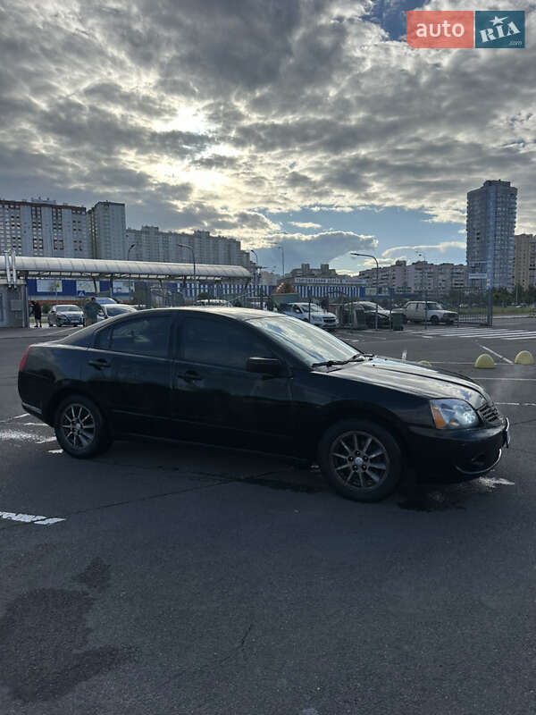 Седан Mitsubishi Galant 2004 в Киеве