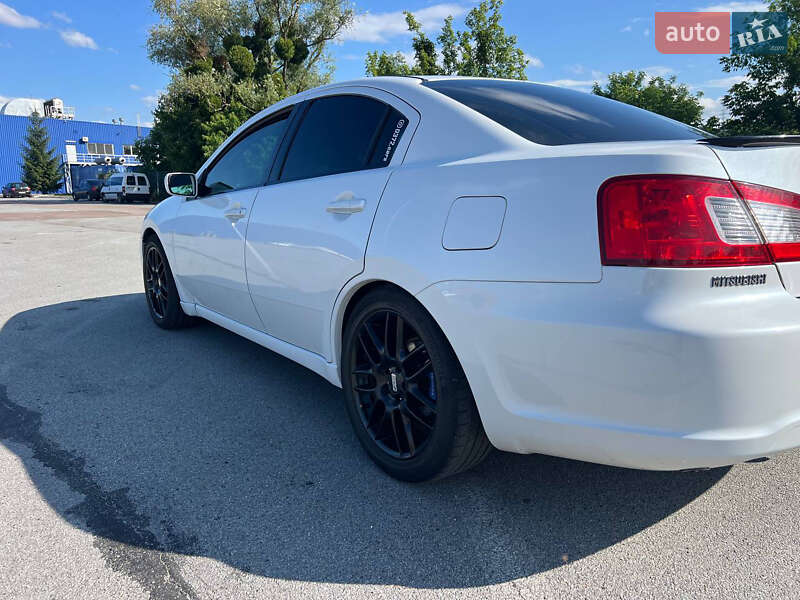 Седан Mitsubishi Galant 2011 в Черновцах