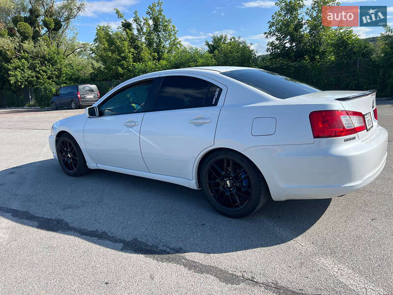 Седан Mitsubishi Galant 2011 в Черновцах