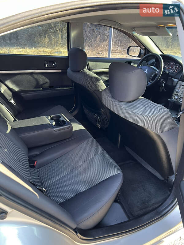 Седан Mitsubishi Galant 2008 в Ужгороде