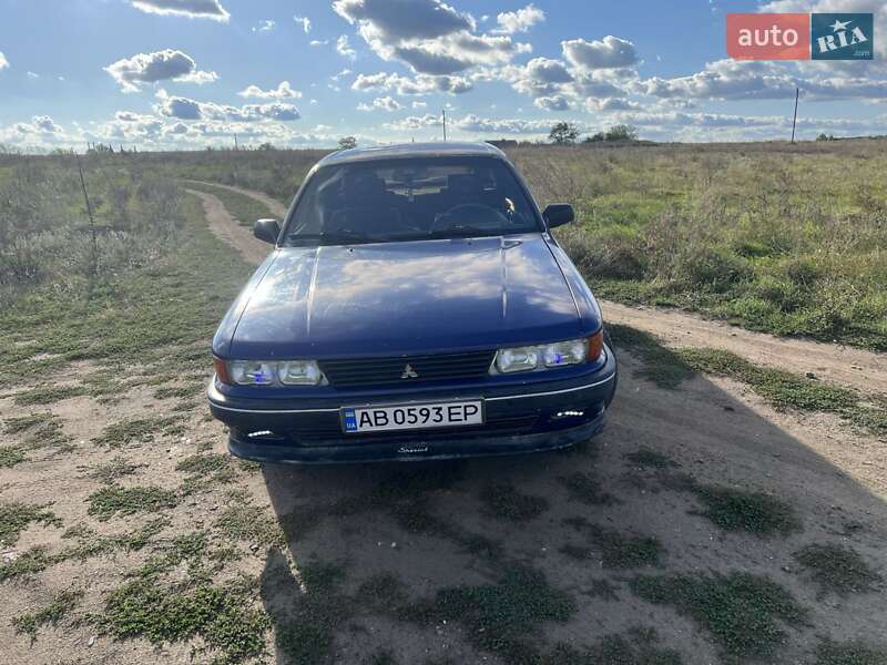 Лифтбек Mitsubishi Galant 1989 в Гайсине