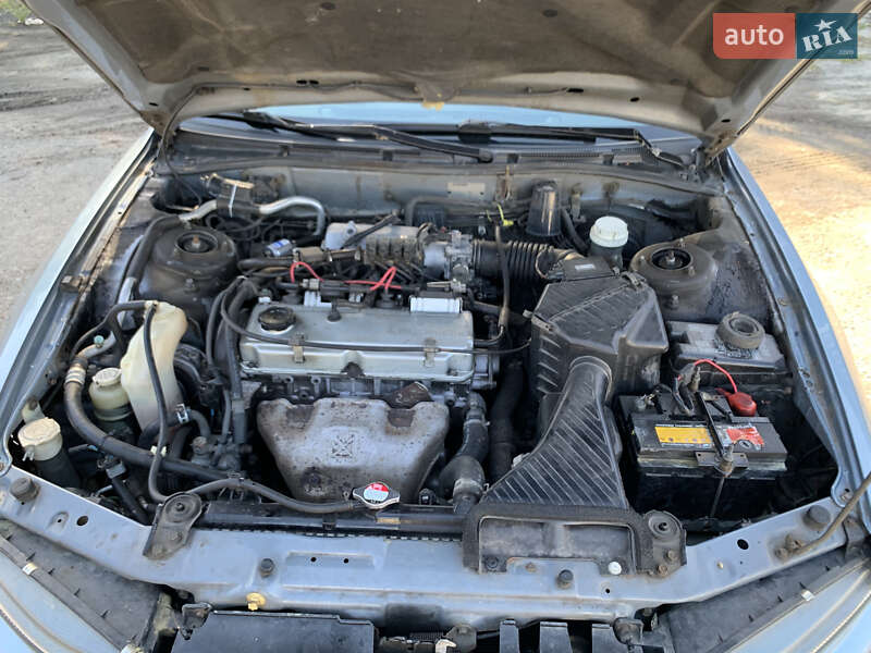 Седан Mitsubishi Galant 2003 в Киеве