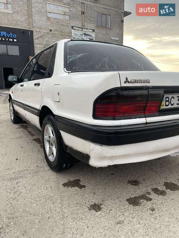 Седан Mitsubishi Galant 1989 в Новояворовске фото 2 Седан Mitsubishi Galant 1989 в Новояворовске