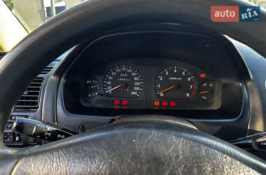 Седан Mitsubishi Galant 2002 в  фото 12 Седан Mitsubishi Galant 2002 в