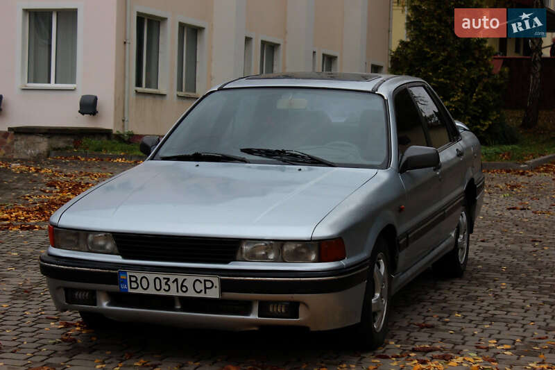 Седан Mitsubishi Galant 1989 в Кременце