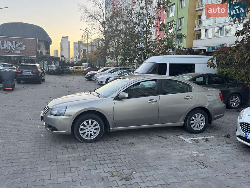 Седан Mitsubishi Galant 2009 в Киеве