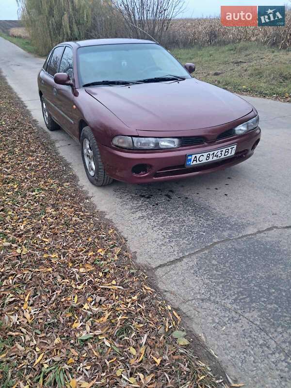 Лифтбек Mitsubishi Galant 1993 в Остроге