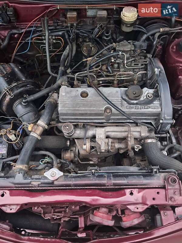 Лифтбек Mitsubishi Galant 1993 в Остроге