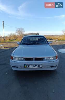 Седан Mitsubishi Galant 1990 в Ровно