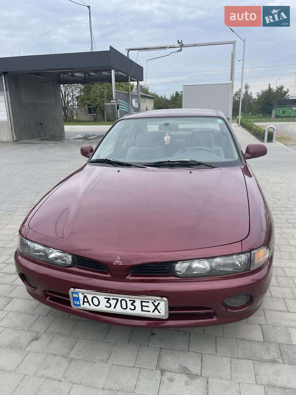 Седан Mitsubishi Galant 1995 в Виноградове