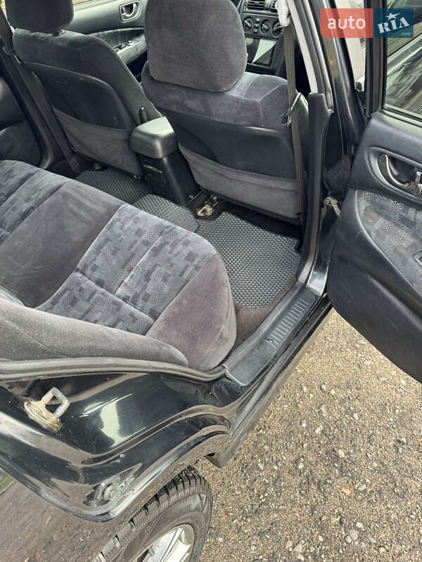 Седан Mitsubishi Galant 2004 в Киеве