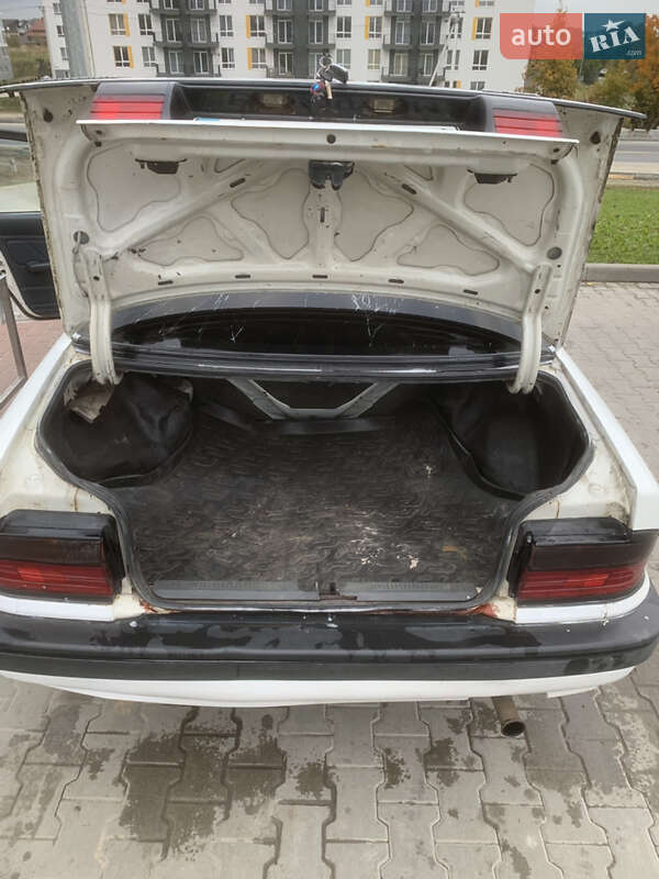 Седан Mitsubishi Galant 1989 в Львове