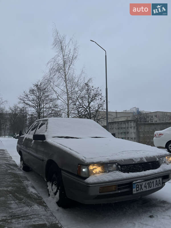Седан Mitsubishi Galant 1986 в Нетішині