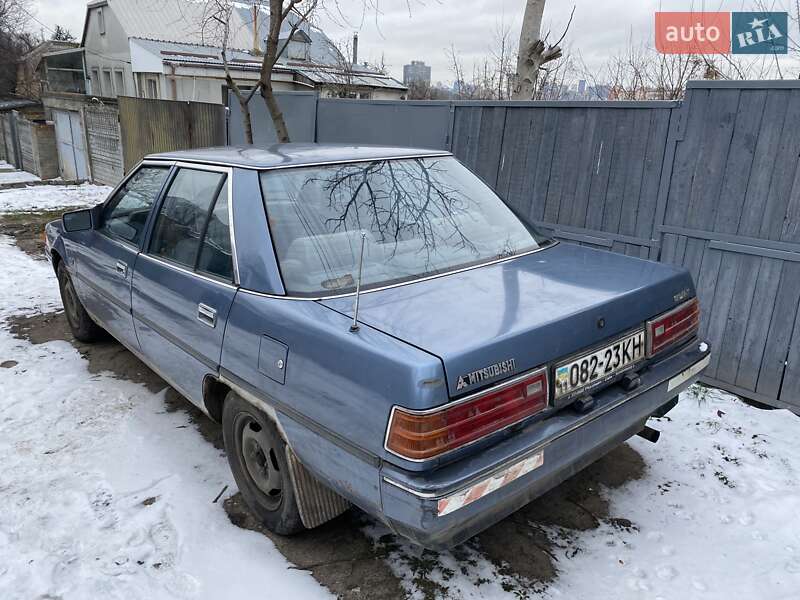 Седан Mitsubishi Galant 1987 в Киеве