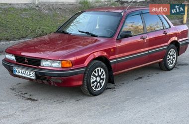 Седан Mitsubishi Galant 1988 в Киеве