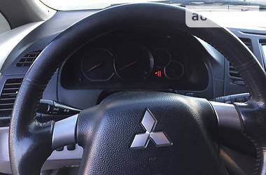  Mitsubishi Grandis 2005 в 