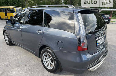 Минивэн Mitsubishi Grandis 2007 в 