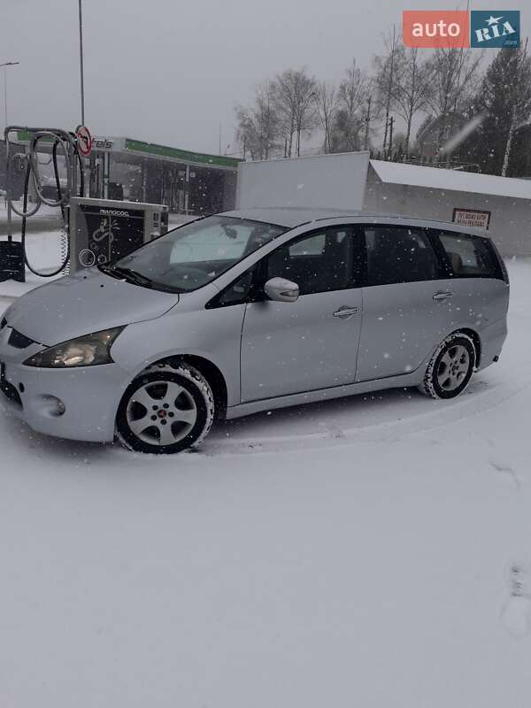 Мінівен Mitsubishi Grandis 2006 в Чернівцях