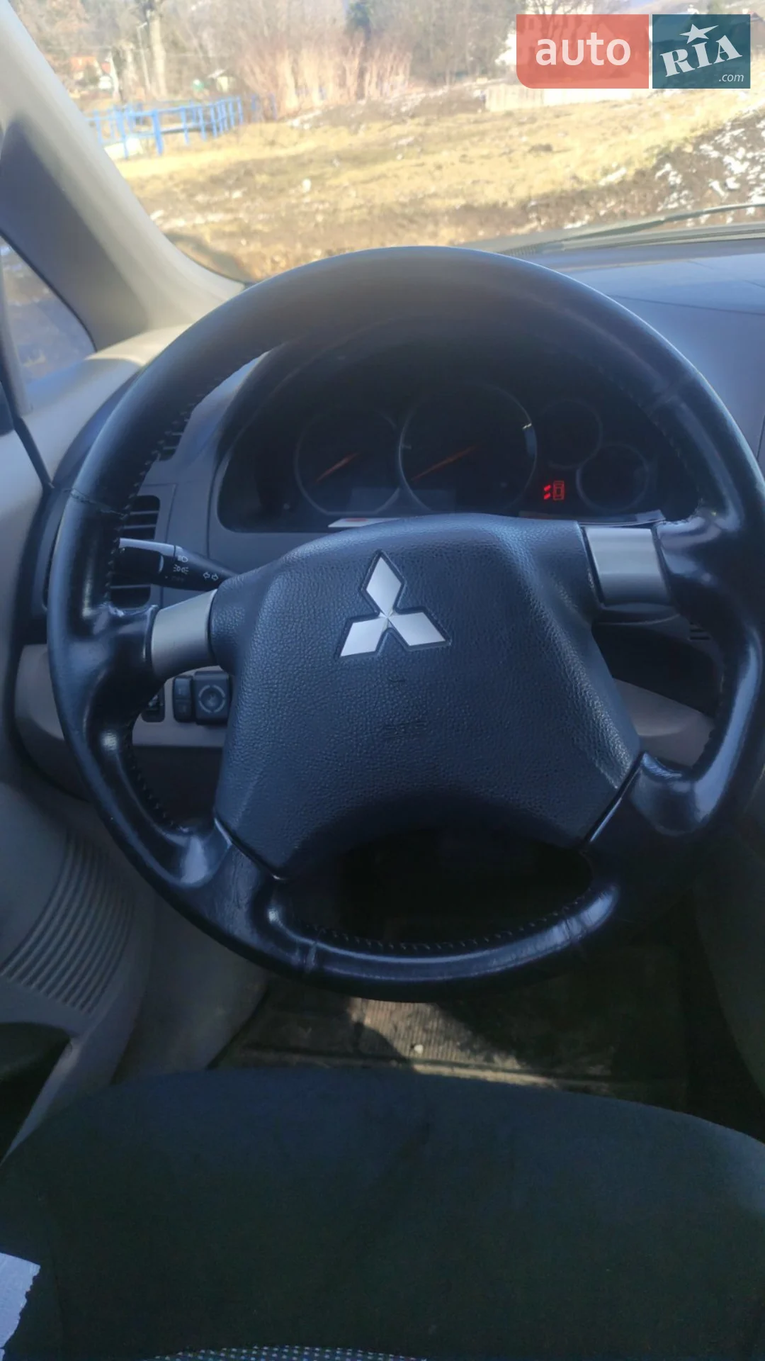 2010 Mitsubishi Grandis - мініатюра 3