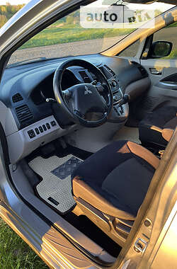 Минивэн Mitsubishi Grandis 2008 в 