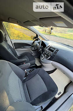 Минивэн Mitsubishi Grandis 2008 в 