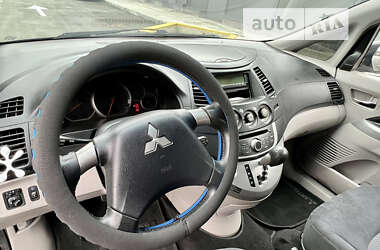 Мінівен Mitsubishi Grandis 2008 в 