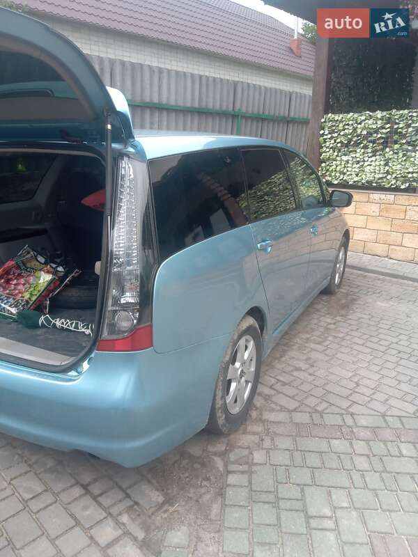 Минивэн Mitsubishi Grandis 2004 в Кременце