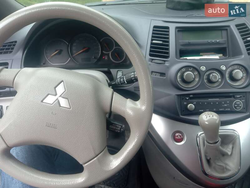 Минивэн Mitsubishi Grandis 2004 в Кременце