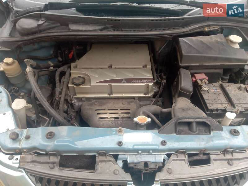 Минивэн Mitsubishi Grandis 2004 в Кременце