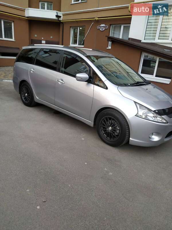 Минивэн Mitsubishi Grandis 2007 в Благовещенском