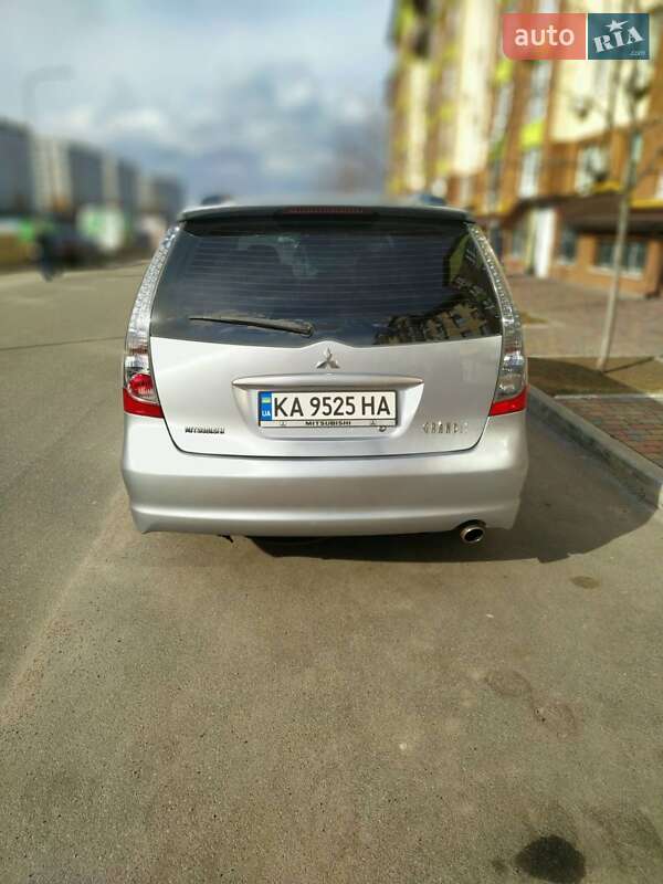Минивэн Mitsubishi Grandis 2007 в Благовещенском