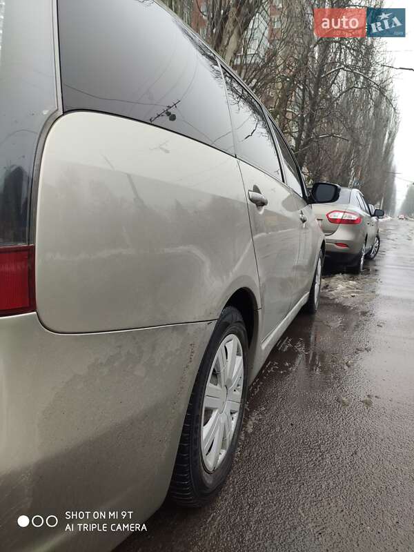 Минивэн Mitsubishi Grandis 2006 в Славянске
