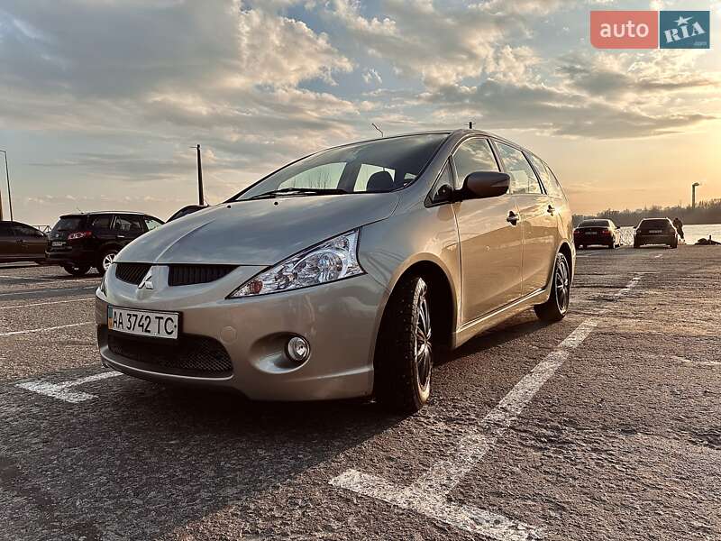 Mitsubishi Grandis 2007