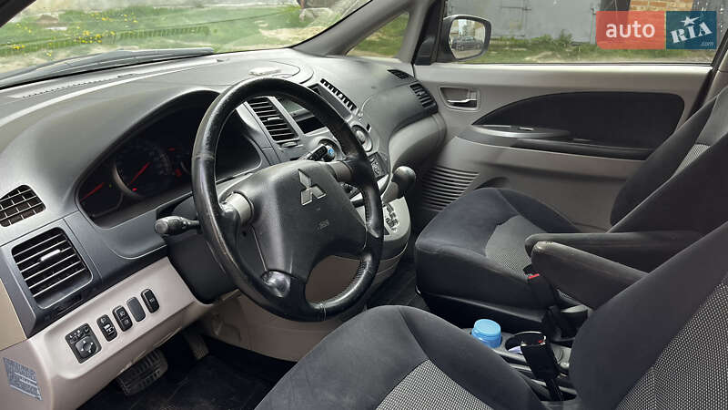 Mitsubishi Grandis 2008