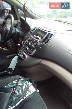 Минивэн Mitsubishi Grandis 2007 в 